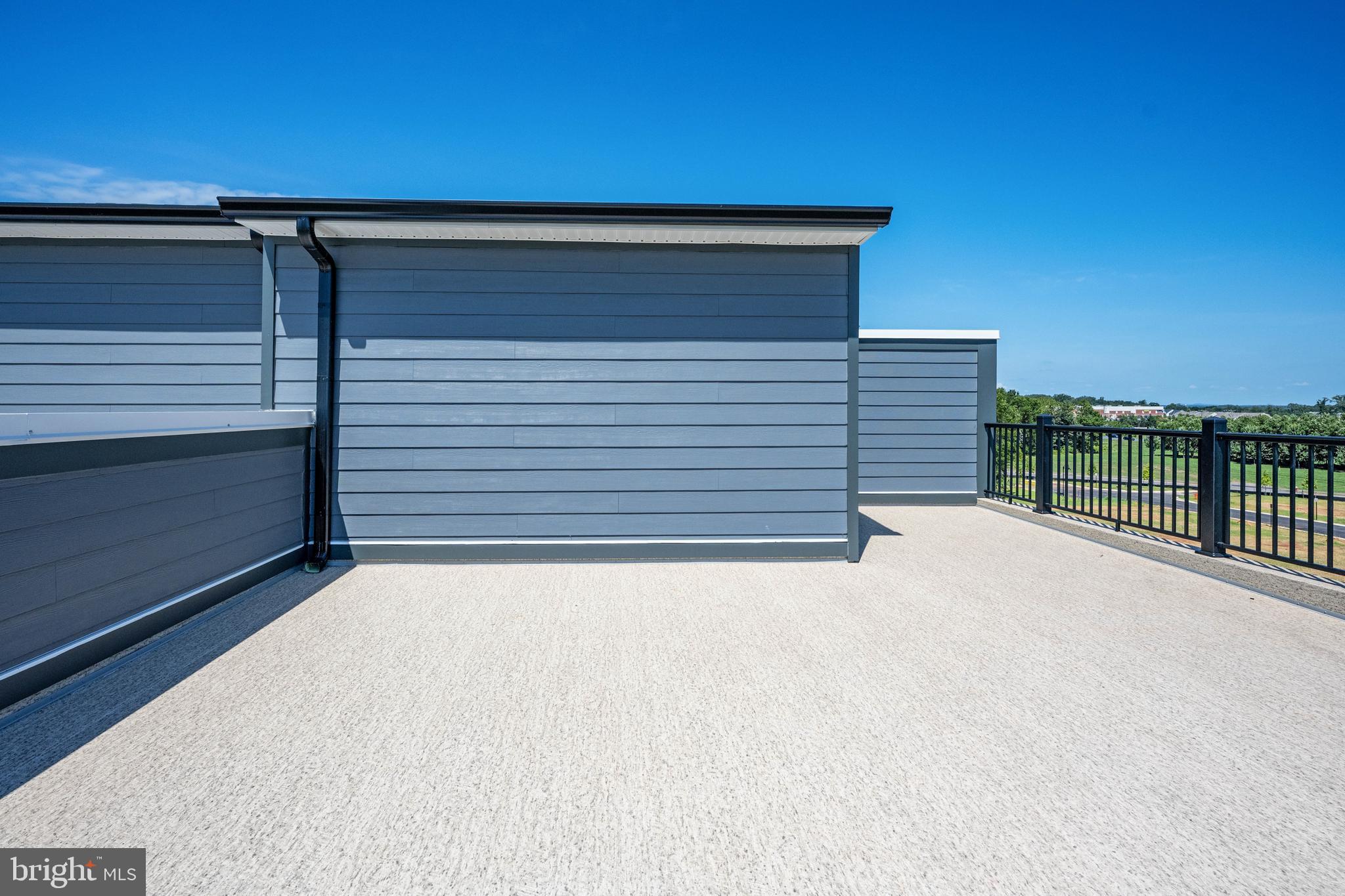 ONE LOUDOUN - Residential