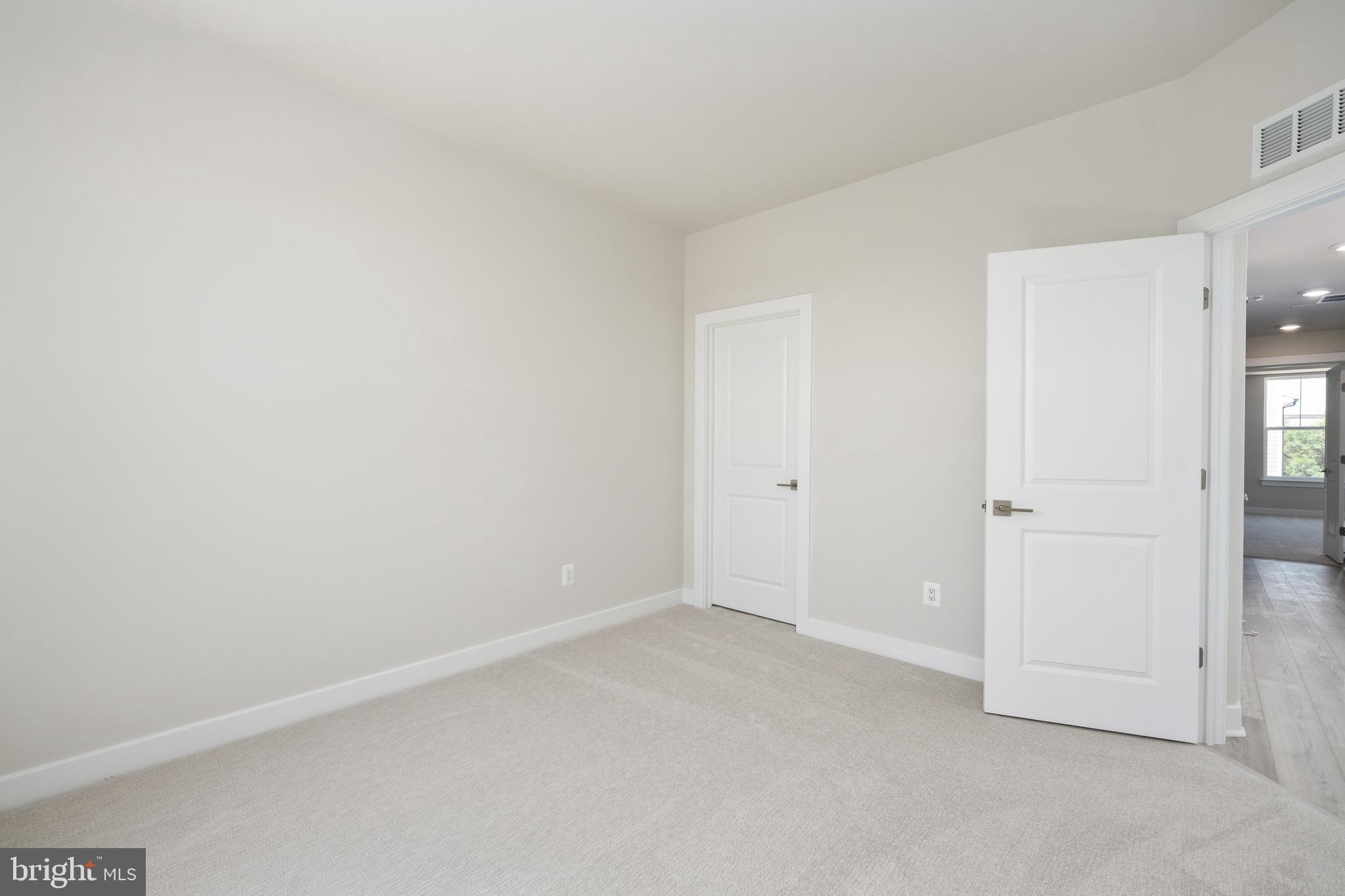 ONE LOUDOUN - Residential