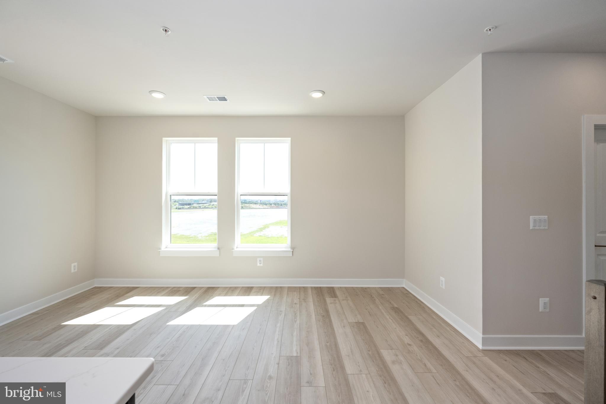 ONE LOUDOUN - Residential