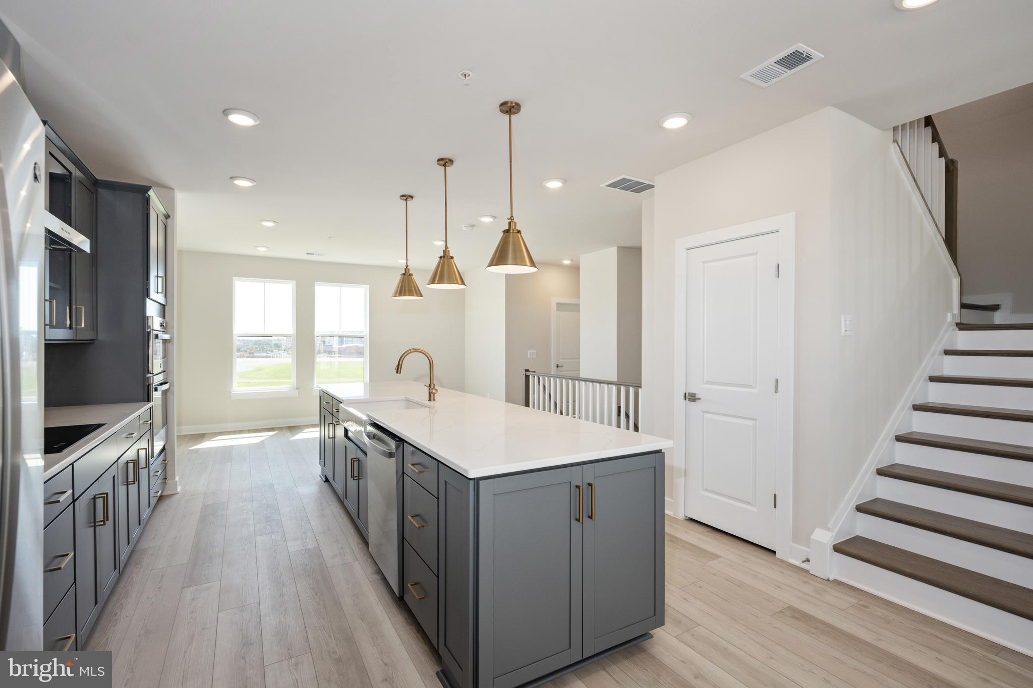 ONE LOUDOUN - Residential