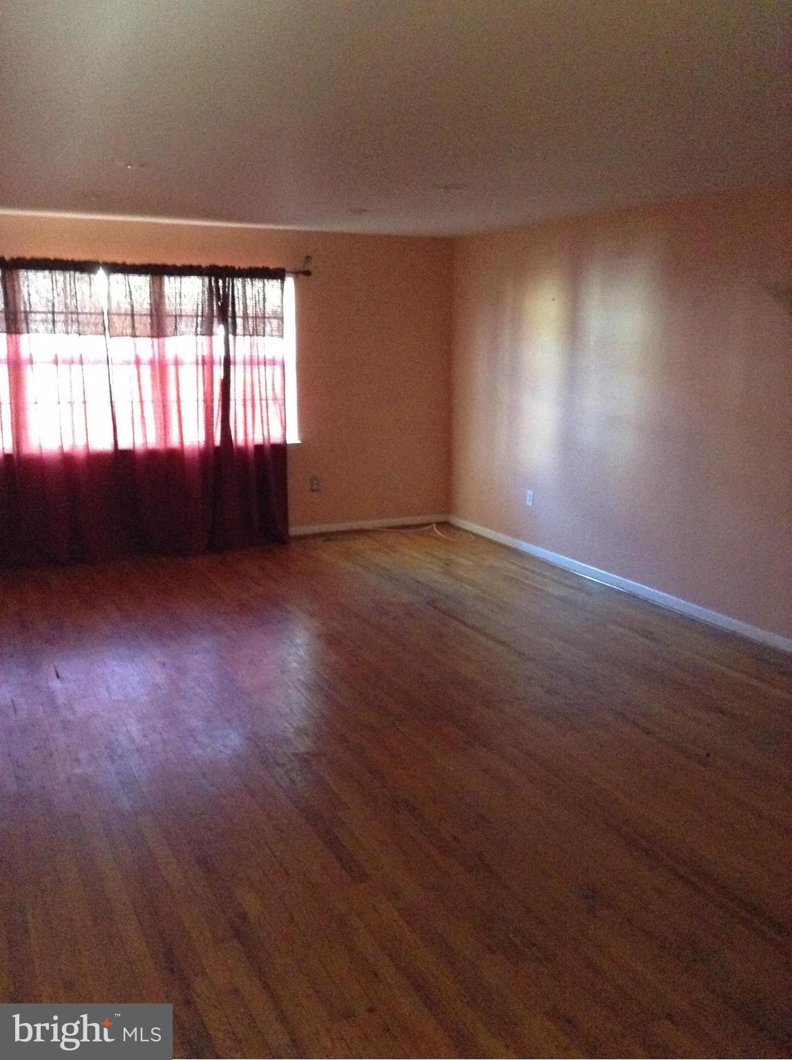 QUEEN ANNE VILLAGE - Residential