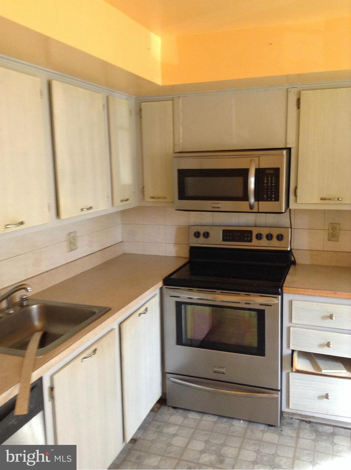 QUEEN ANNE VILLAGE - Residential