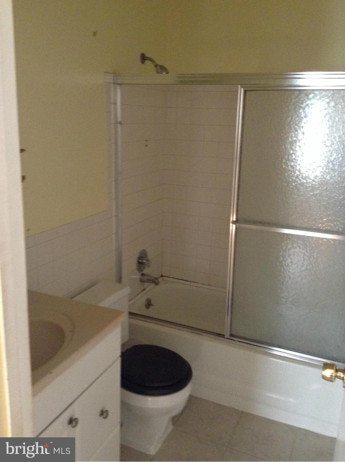 QUEEN ANNE VILLAGE - Residential