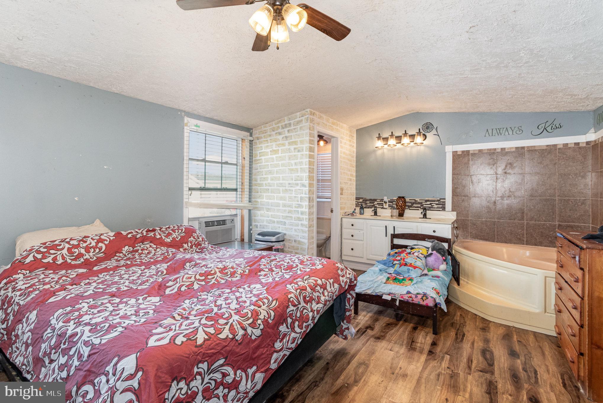 HARBORTON PLACE - Residential