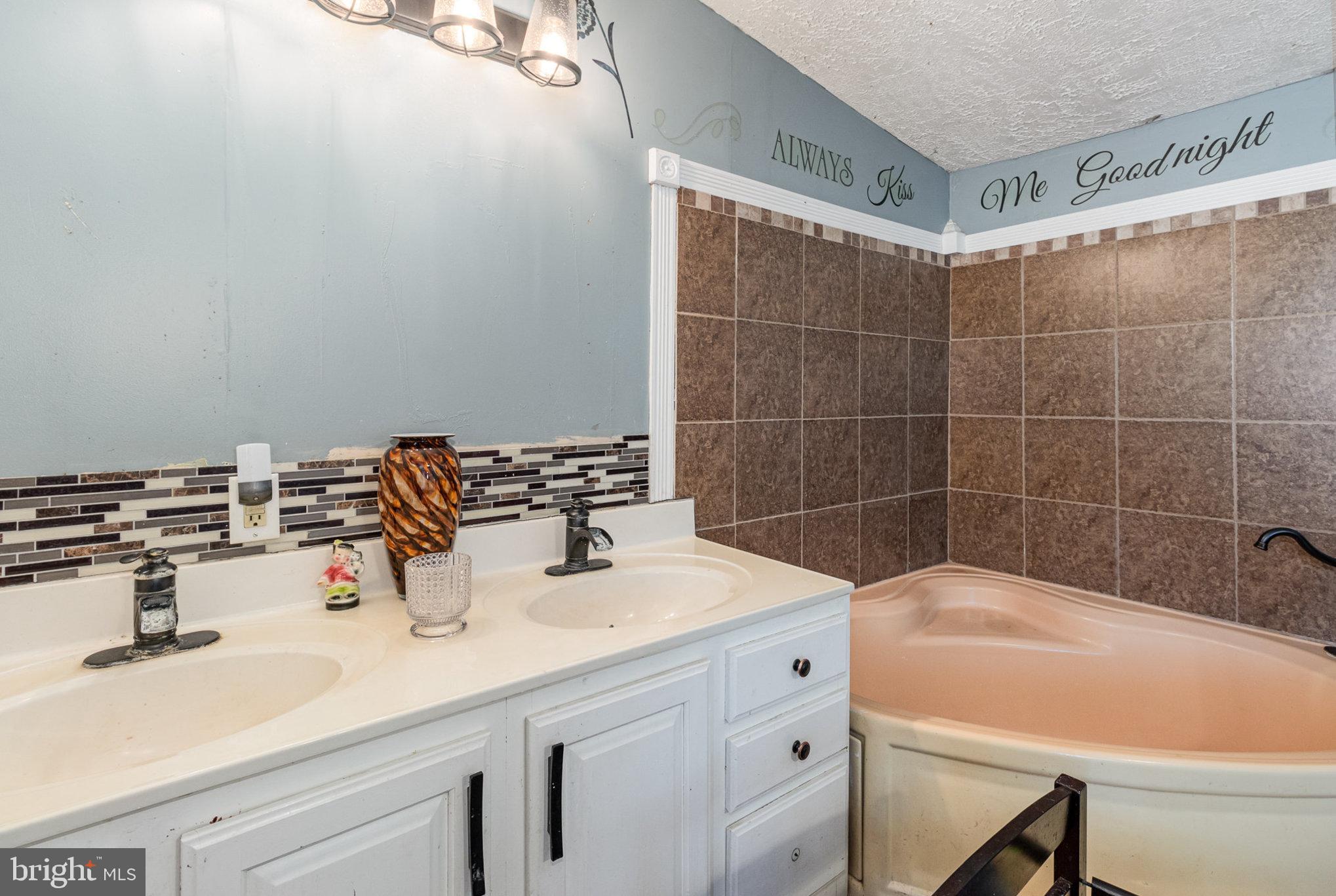 HARBORTON PLACE - Residential