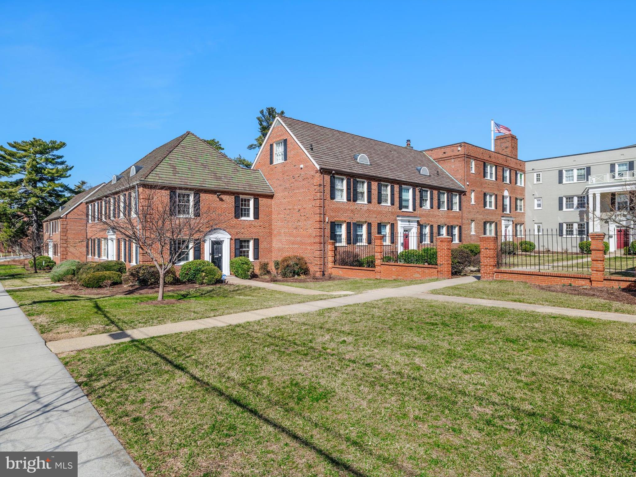 3806 V STREET SE 202