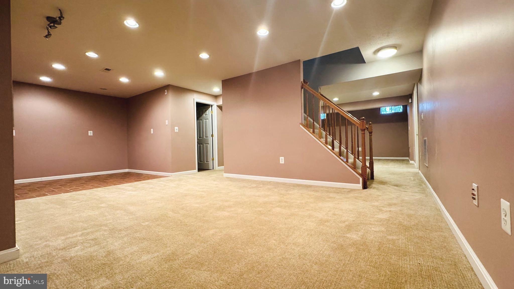 ASHBURN FARM - Residential Lease