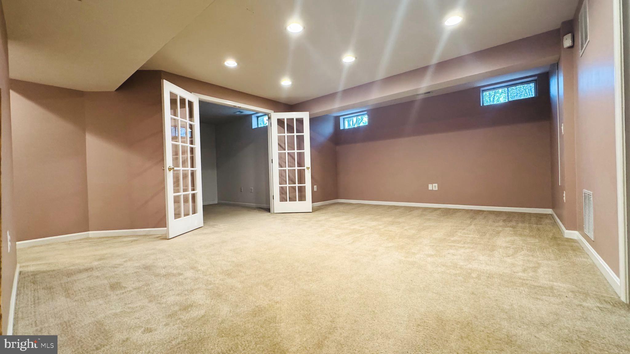 ASHBURN FARM - Residential Lease