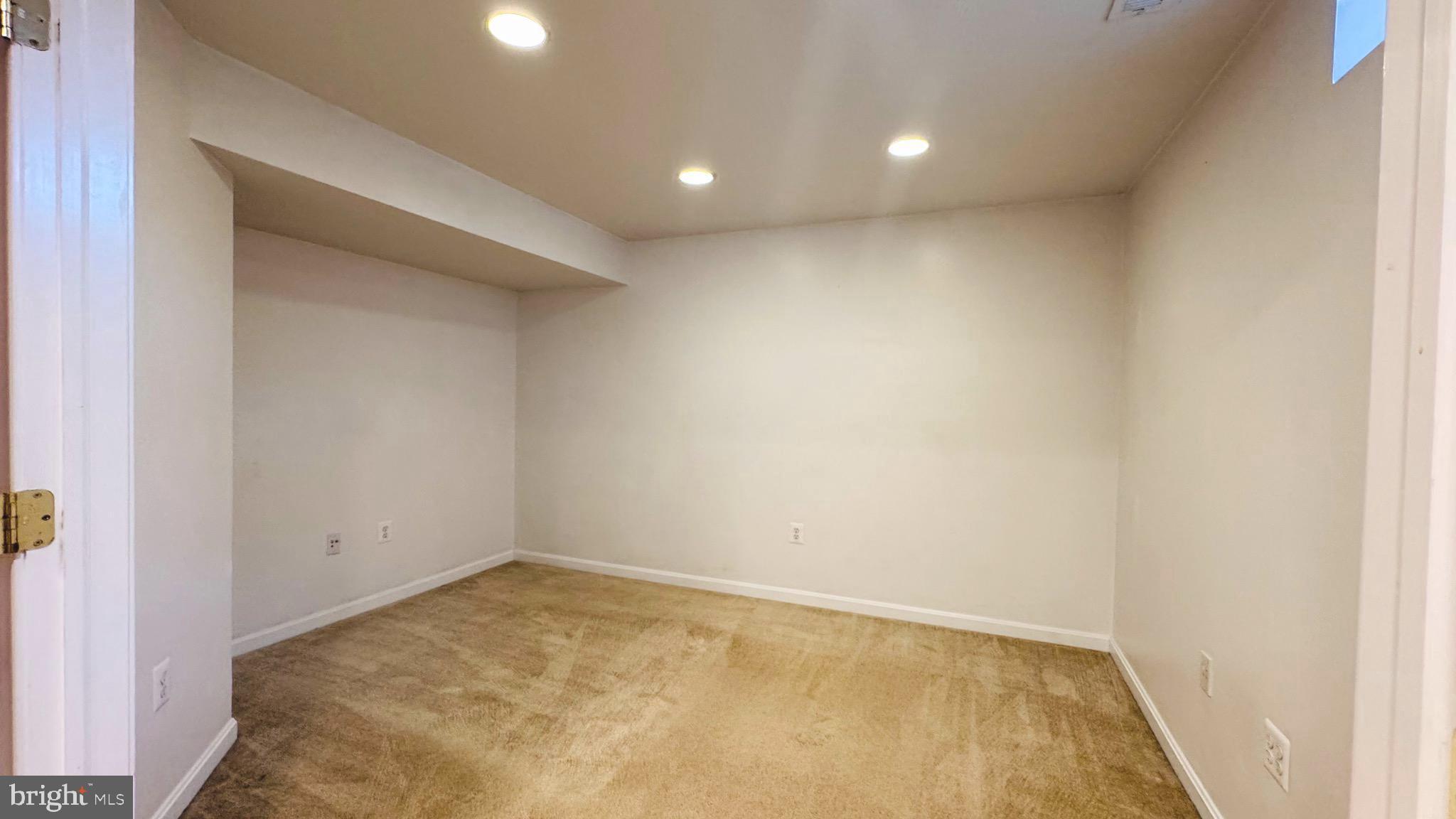 ASHBURN FARM - Residential Lease