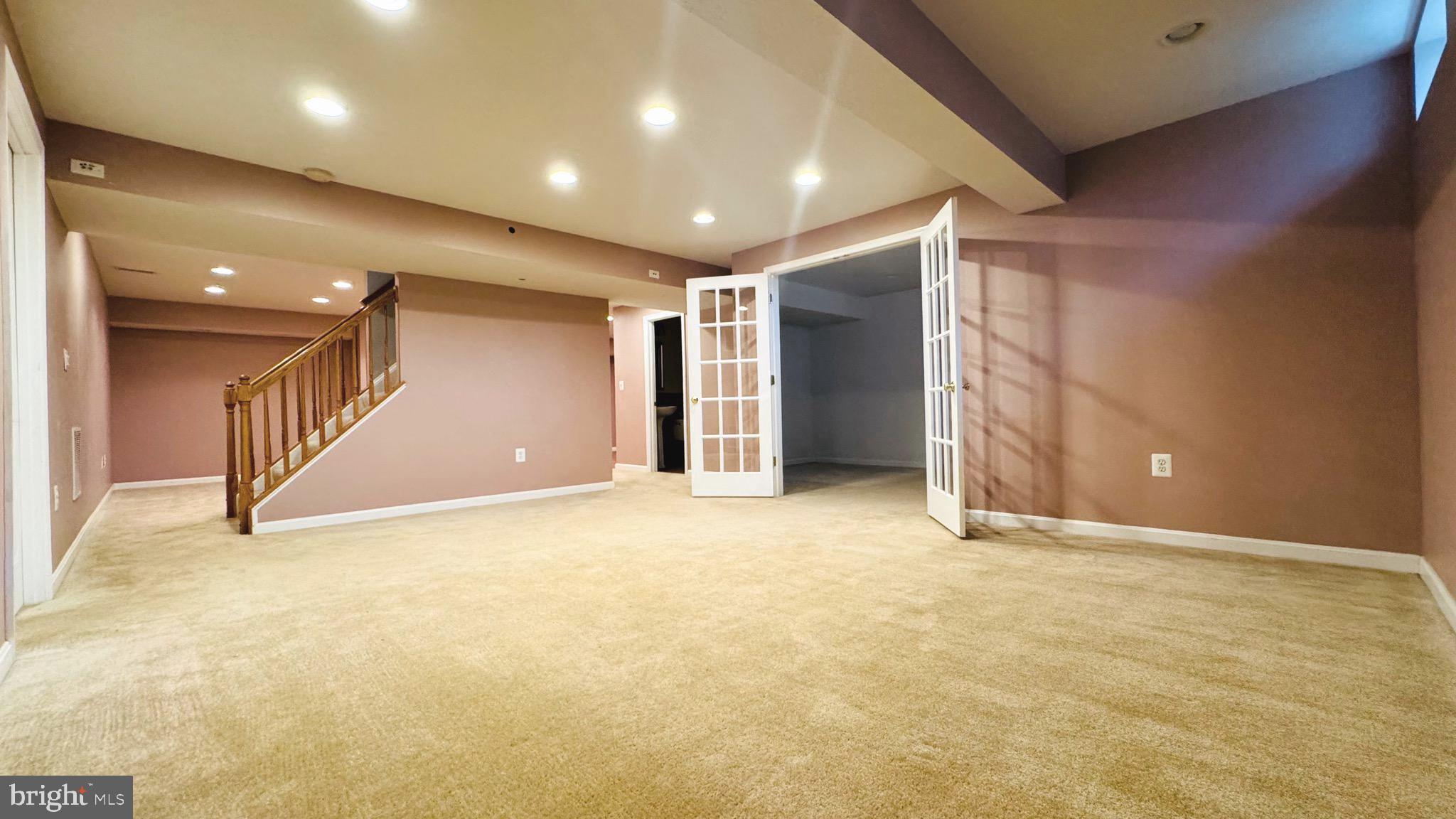 ASHBURN FARM - Residential Lease