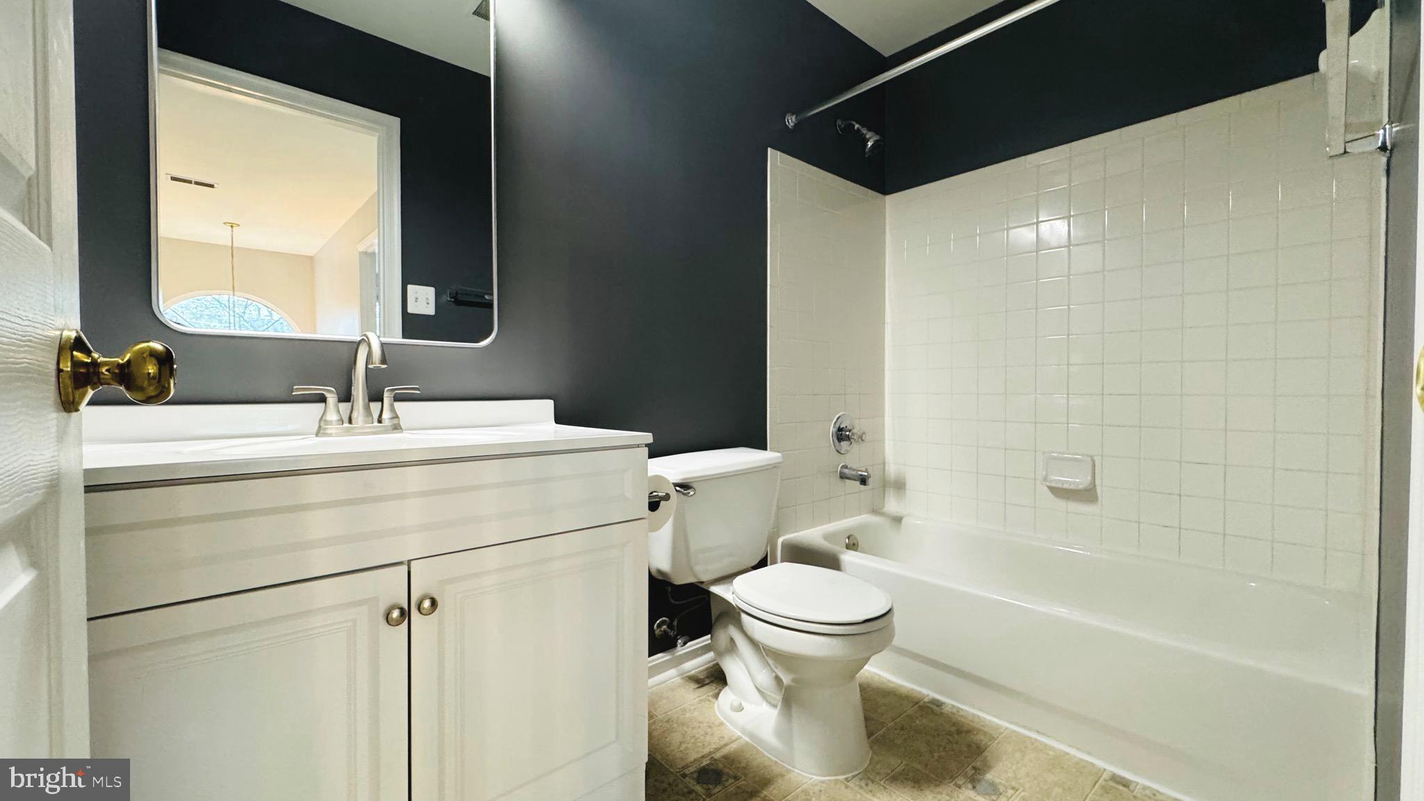 ASHBURN FARM - Residential Lease