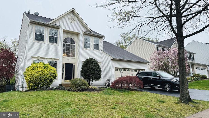 Recently updated and move in ready. 2-car garage detached home in Ashburn Farm. 2-story foyer. Formal living, dining and family rooms, office and a powder room at the main level.  Large open kitchen with center island.  Sliding door opens to rear deck.  Basement has recreational room, a den/hobby room/kid's play area and a full bath. Upgraded cabinets and vanities in bathrooms.  Modern light fixtures in most rooms.  Master bedroom has two separate walk-in-closets.  Master bath features a large soaking tub, a separate shower and dual vanities.  Spacious flat fenced-in rear yard.  Back to trees and common area. Near Giant, Walgreen, Wegman, Tennis courts and tot lot.