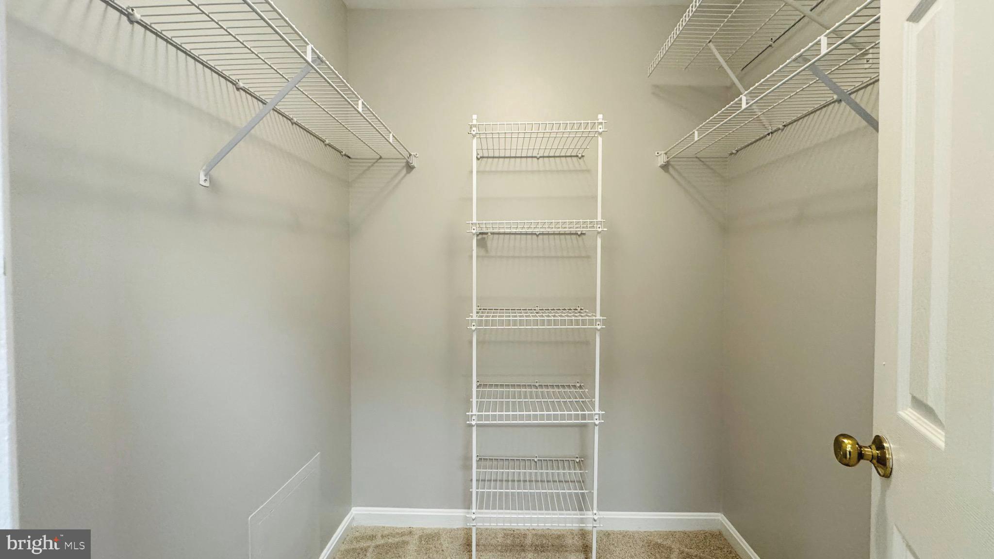 ASHBURN FARM - Residential Lease