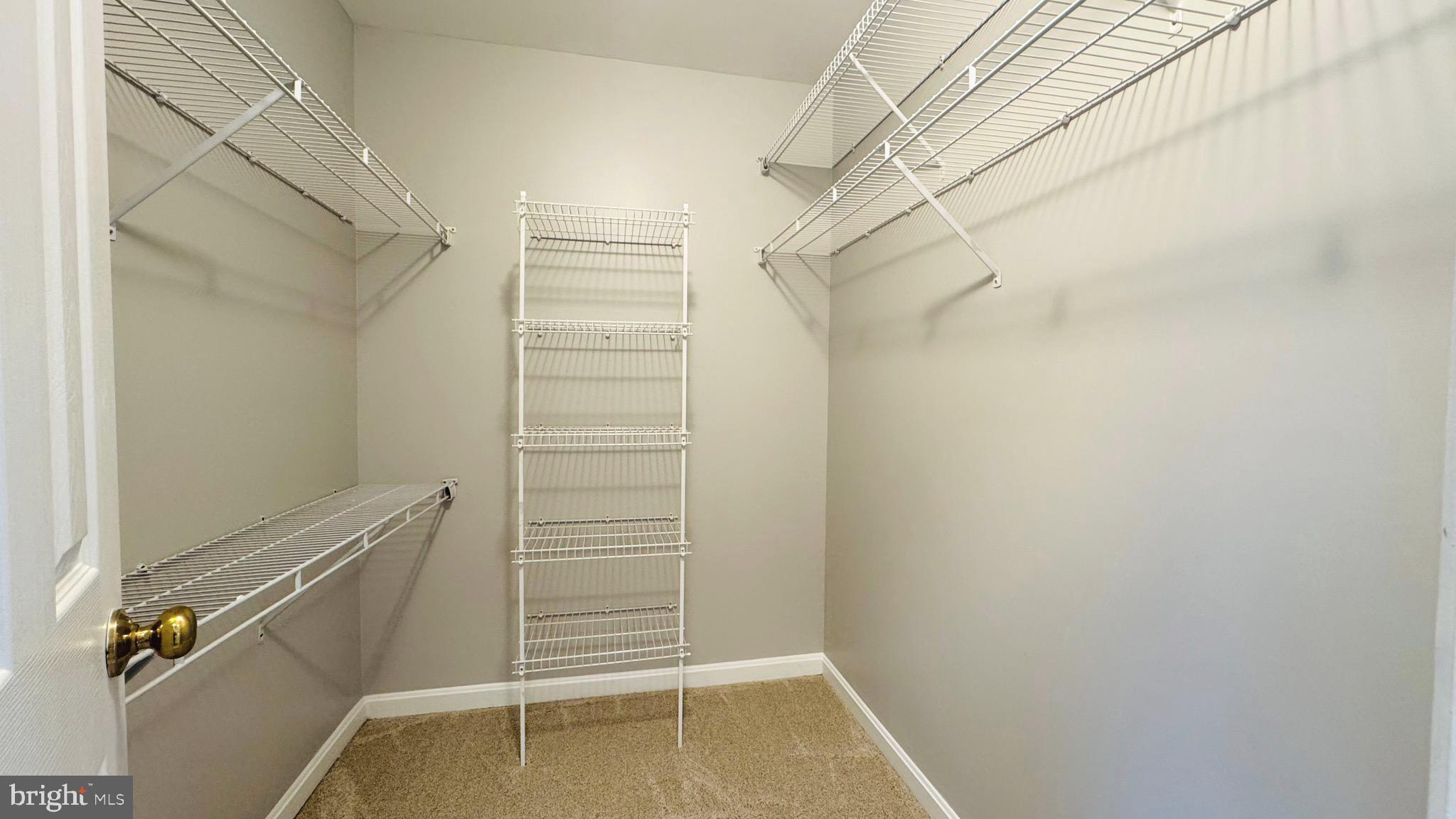 ASHBURN FARM - Residential Lease