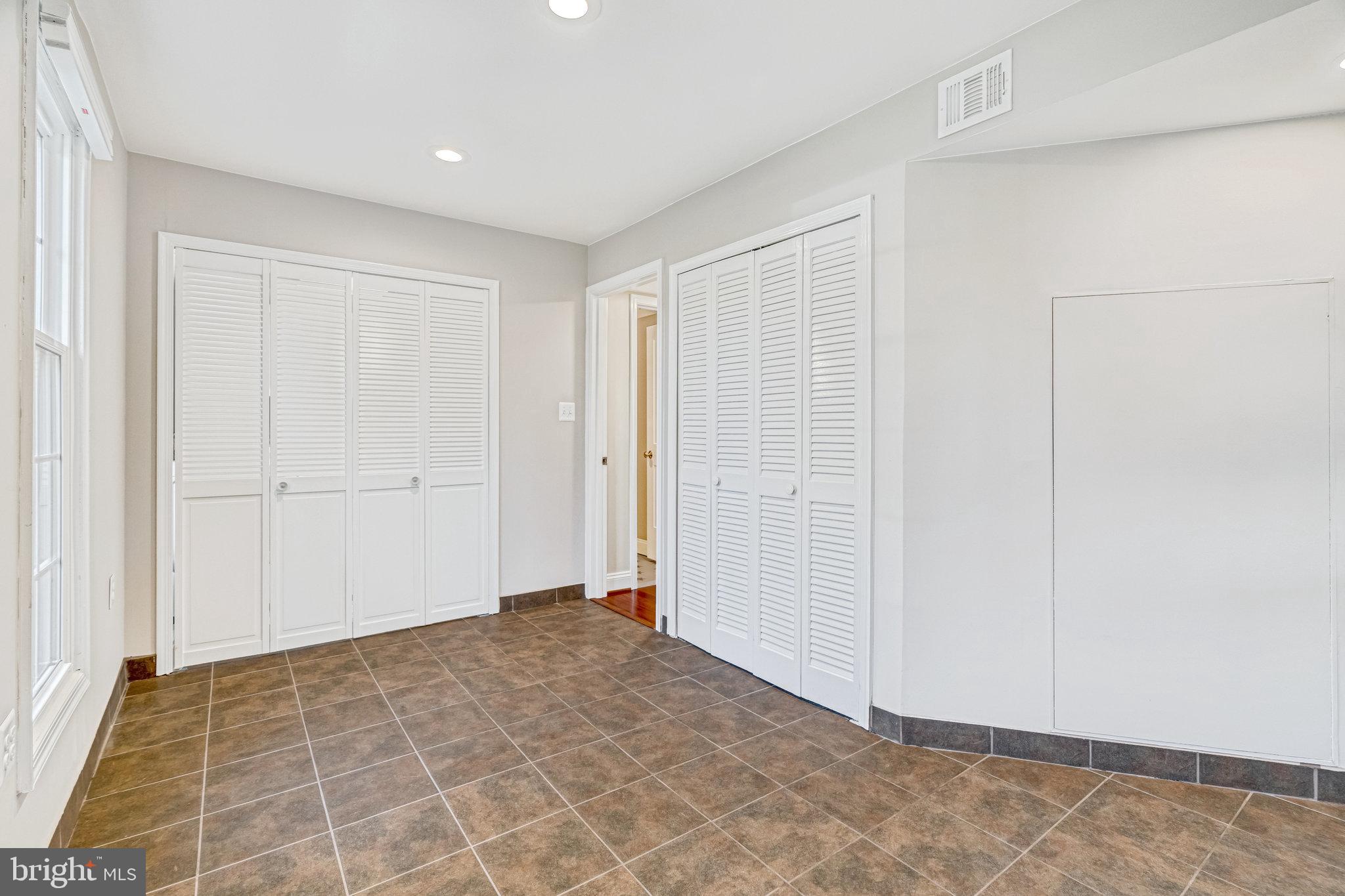 BURKE STATION SQUARE - Residential