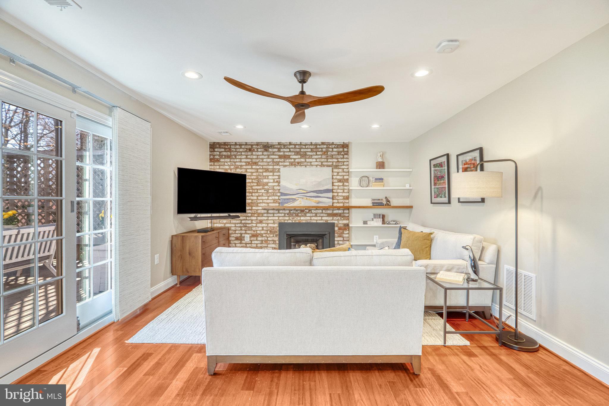 BURKE STATION SQUARE - Residential