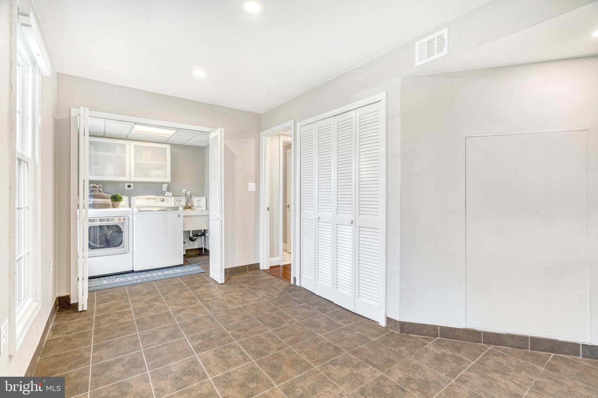 BURKE STATION SQUARE - Residential