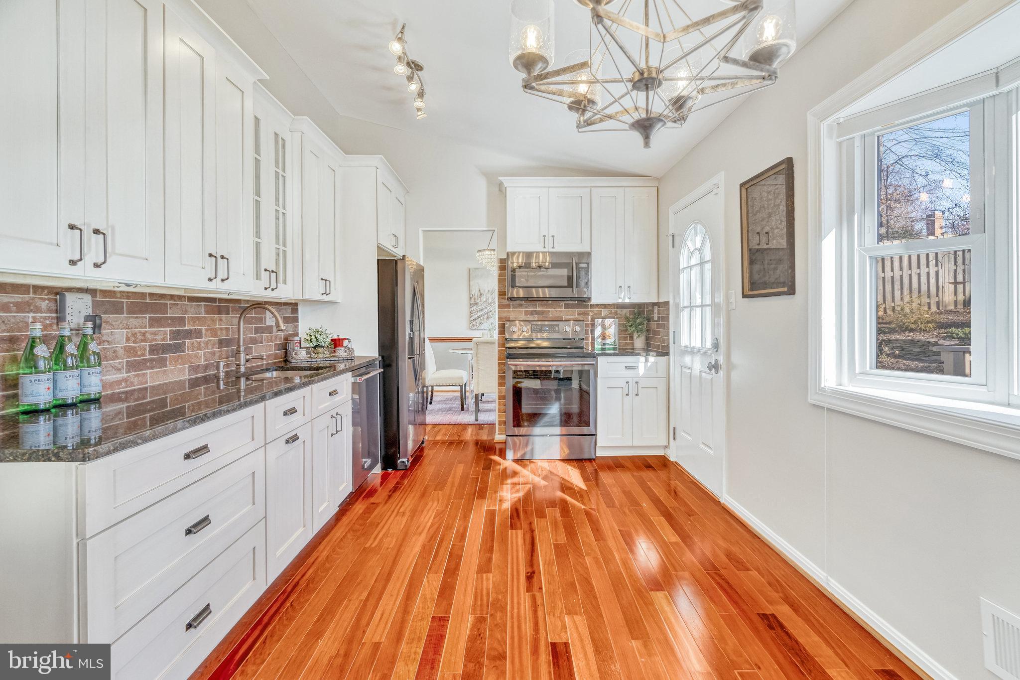 BURKE STATION SQUARE - Residential