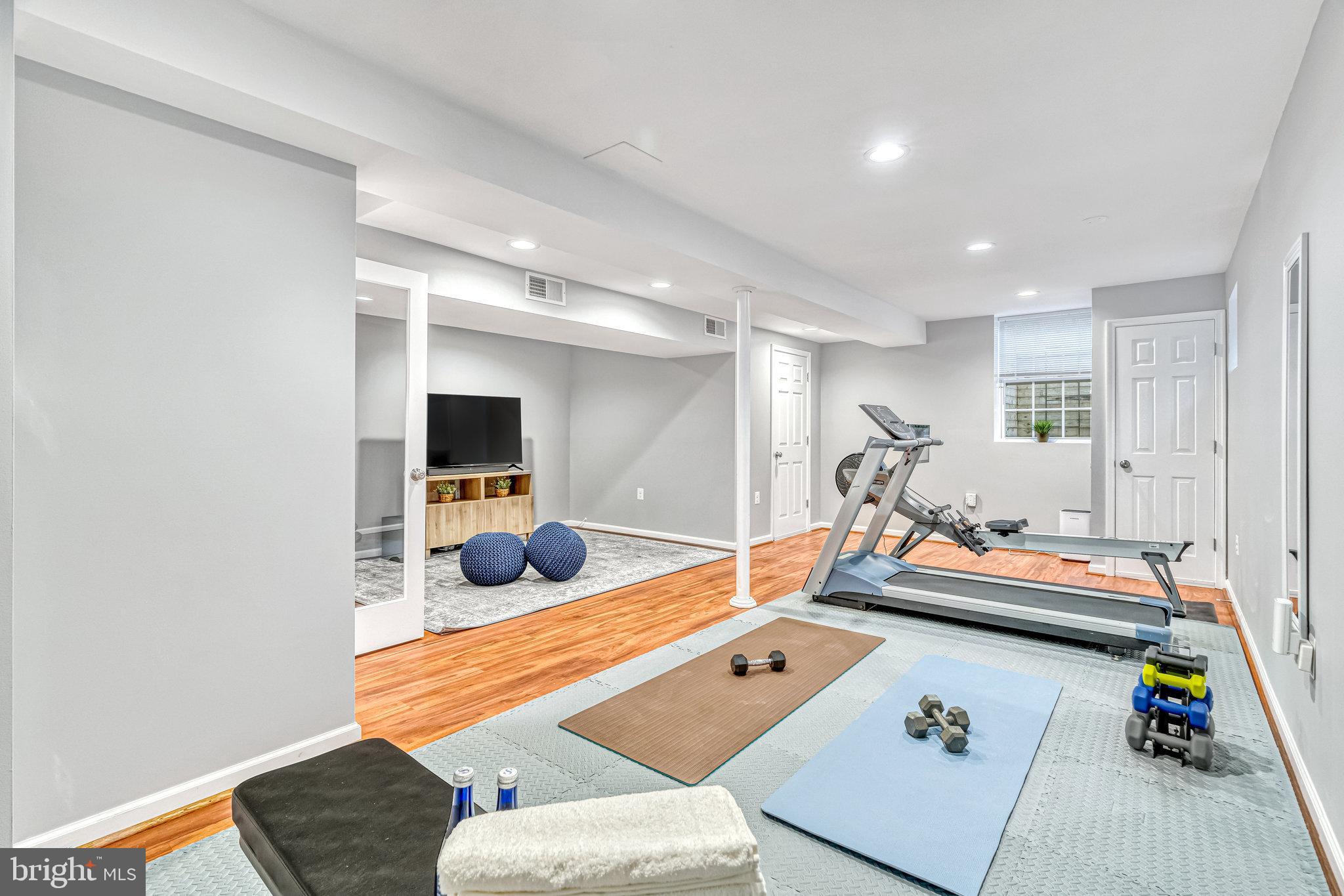 BURKE STATION SQUARE - Residential