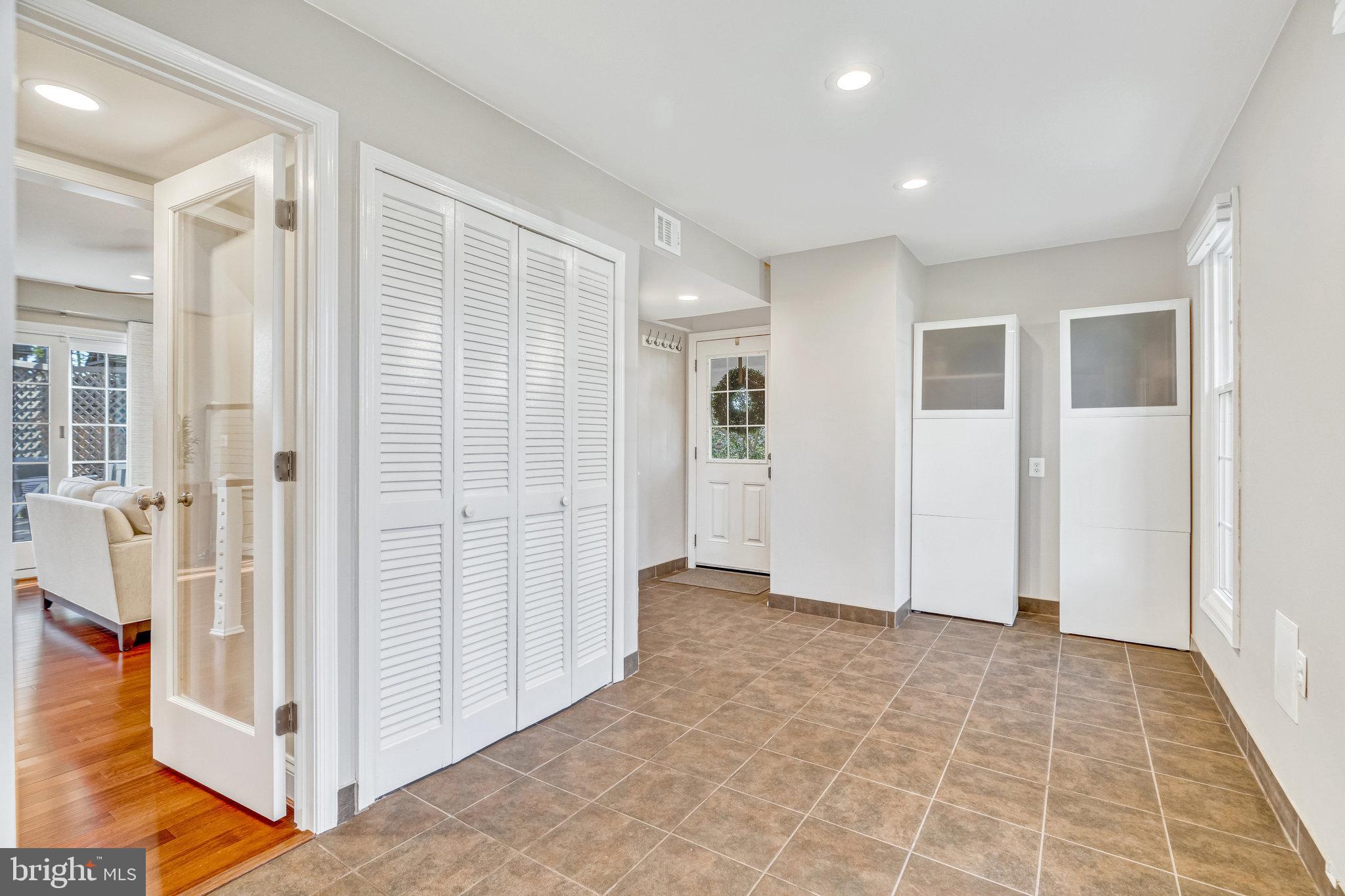 BURKE STATION SQUARE - Residential