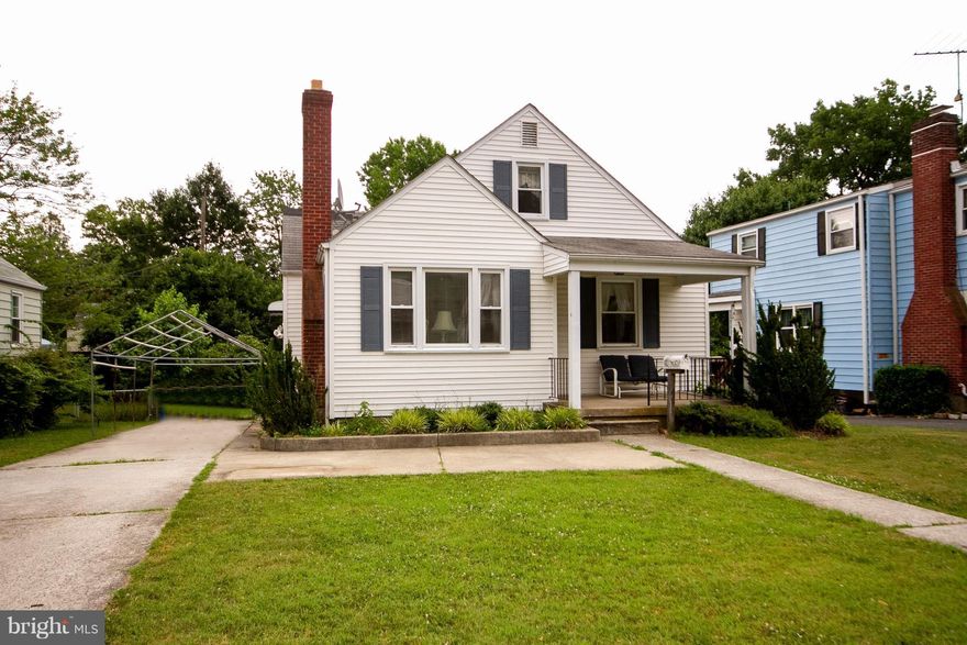 OPEN SUNDAY, OCT. 7TH 1-3 PM  3 BR HAMILTON CAPE COD, FRESHLY PAINTED, HARDWD FLRS ON MAIN LEVEL, FP IN LR, EAT-IN KIT.  W/ATTRAC. WOOD CABINETRY, TWO 1ST FLR BRS, SPAC. 3RD BR ON UPPER LEVEL WITH BUILT-IN SHELVES, DRAWERS & EXTRA STORAGE SPACE, L/L FEATURES A COZY FAM. ROOM, HALF BA, WORKSHOP &  UTILITY RM, NEWER GAS HEAT, CAC & WATER HEATER, RELAX ON THE COV. FRONT PORCH, HUGE BACK YRD,DRIVEWAY!