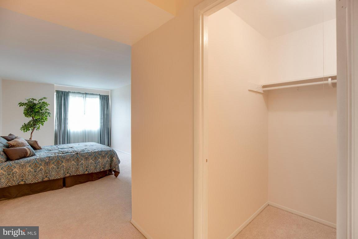 FALLS PLAZA - Residential