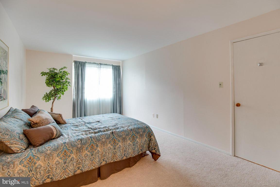 FALLS PLAZA - Residential