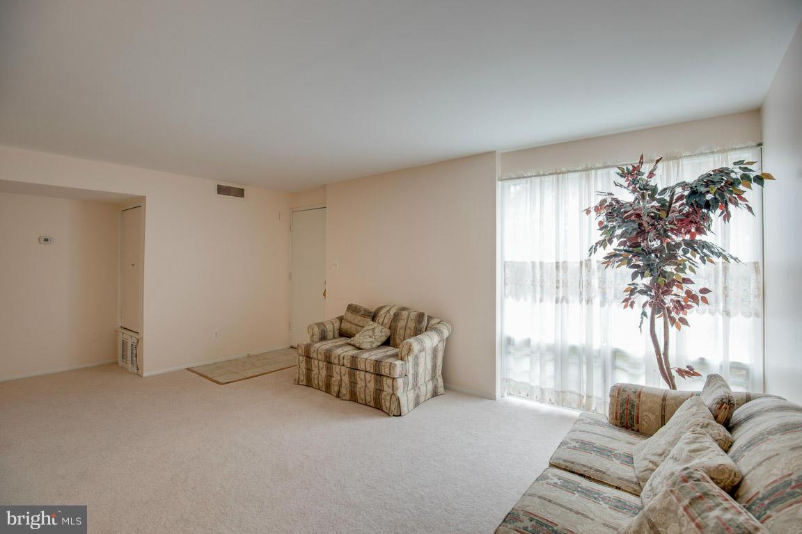 FALLS PLAZA - Residential