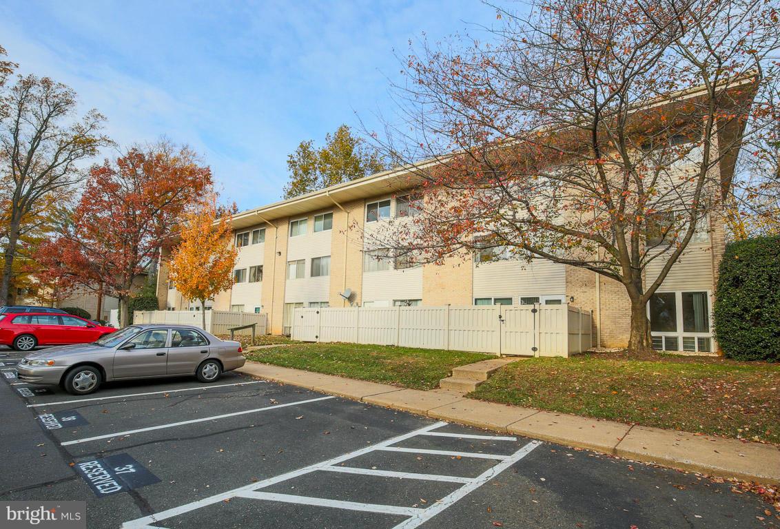 FALLS PLAZA - Residential