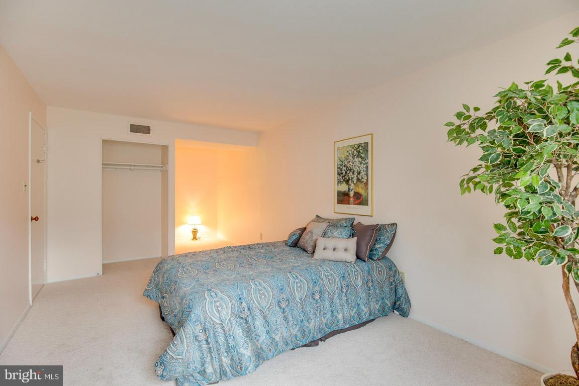 FALLS PLAZA - Residential