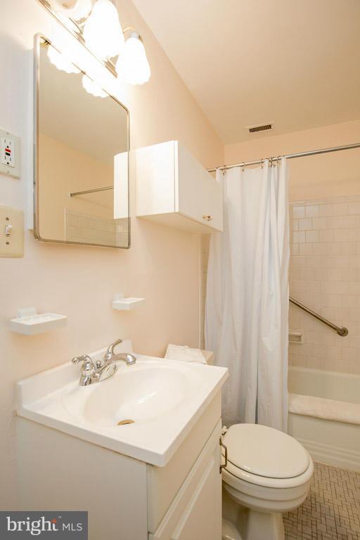 FALLS PLAZA - Residential