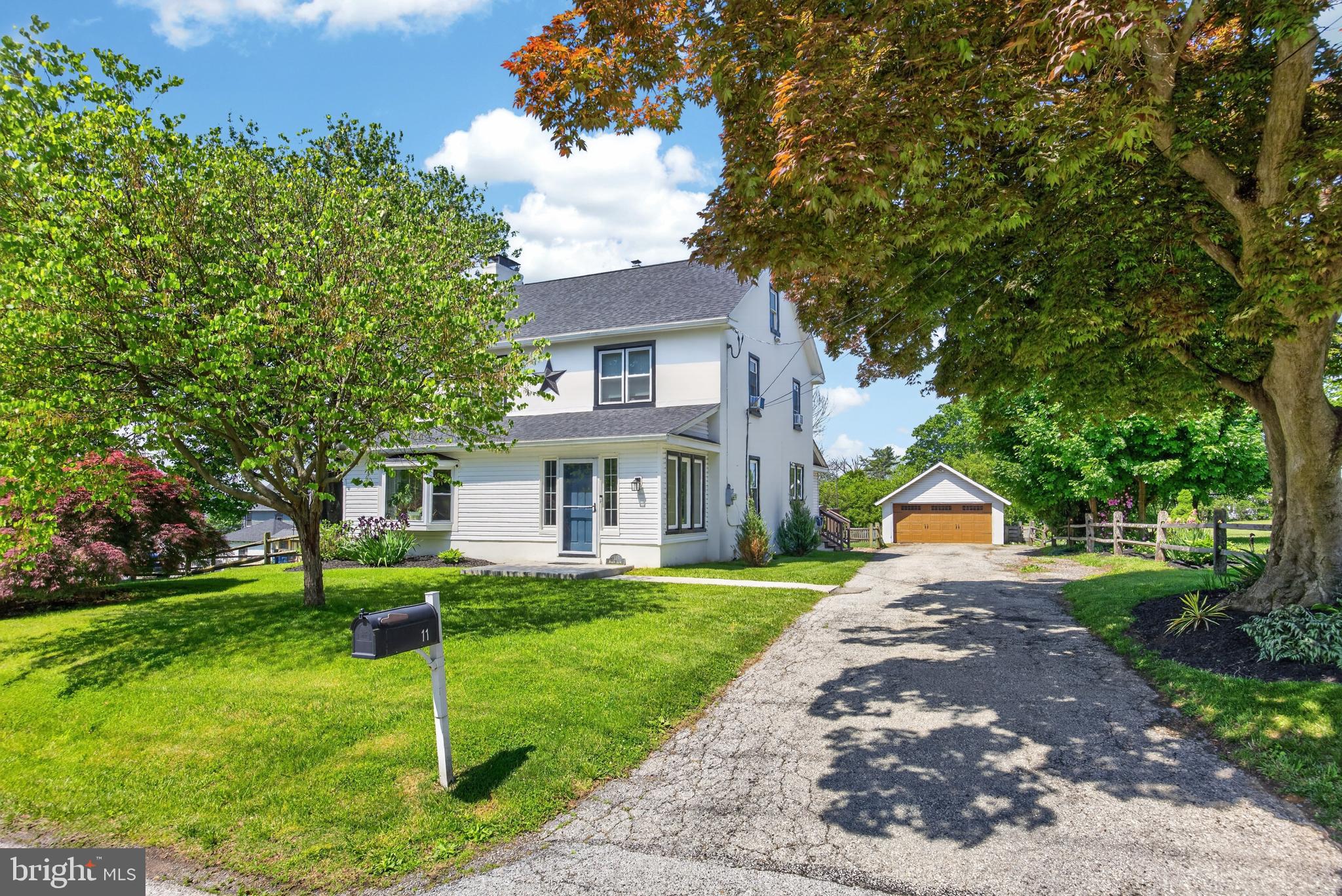 11 MORRIS LANE