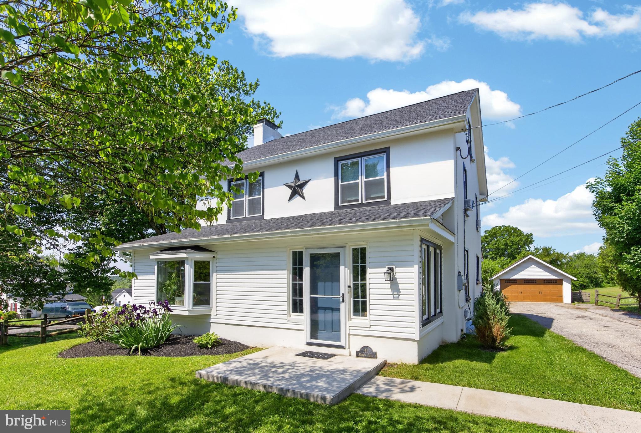 11 MORRIS LANE
