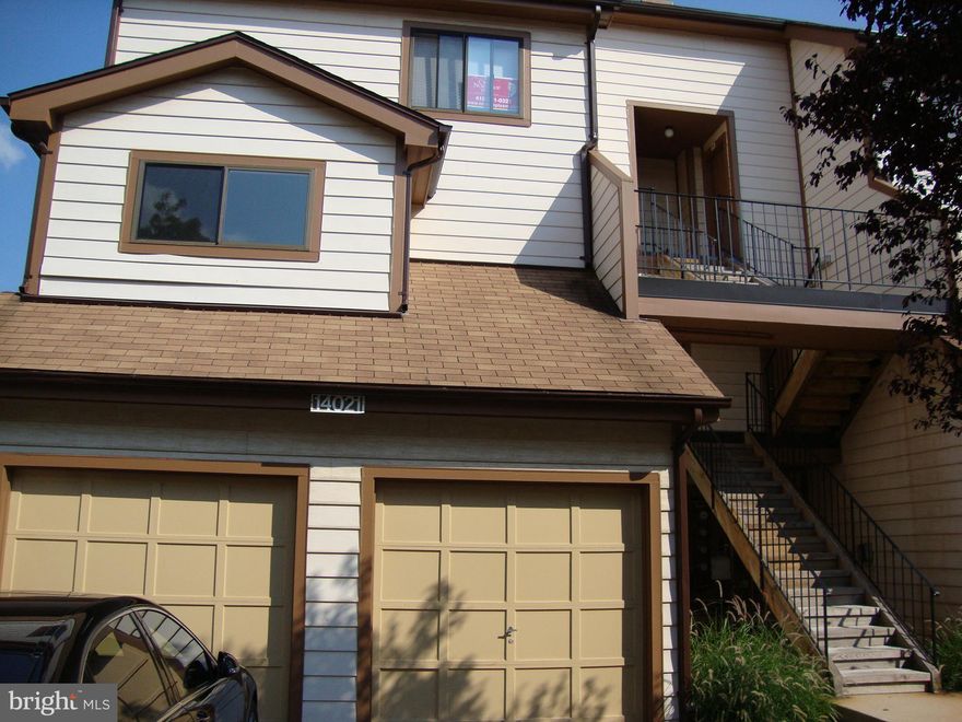 Very nice renovated 2bd 2ba condo w/loft and 1 car garage. Unit has new carpet, paint, lighting and more. (Section 8 accepted, small dogs, 2 year leases only, Credit score of 600+ required, $3875 gross monthly income required)