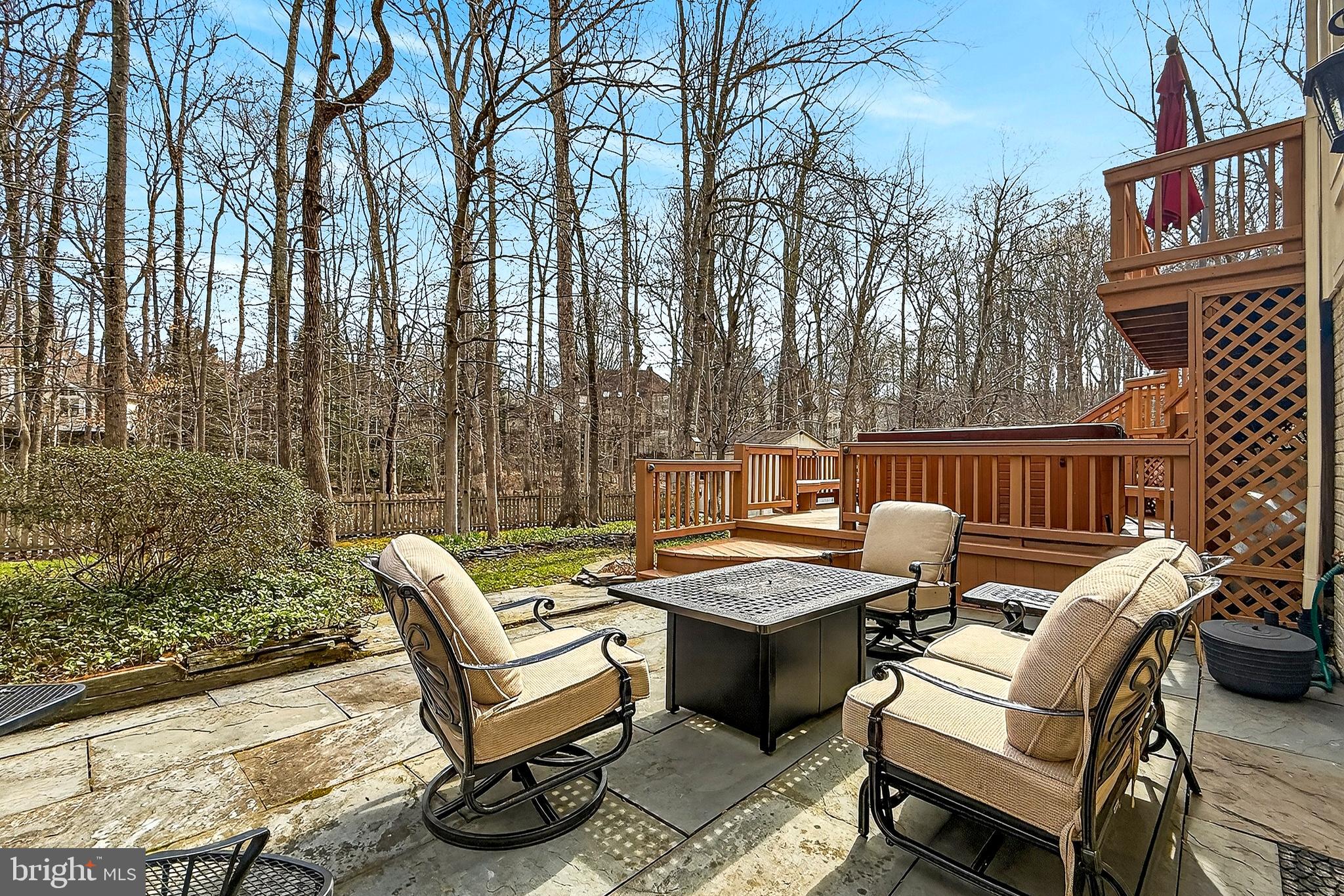 CROSSPOINTE - Residential