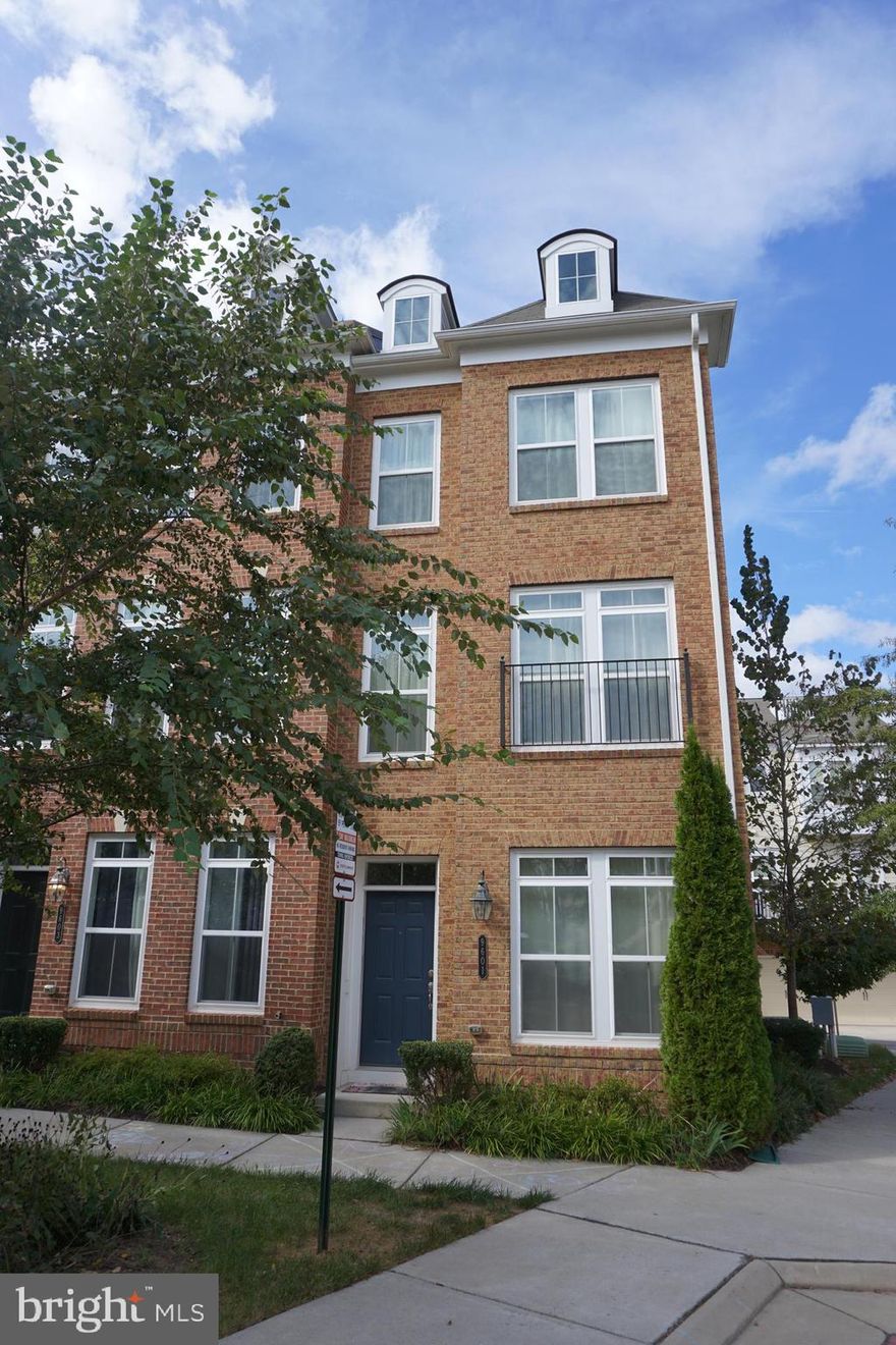 **Commuters dream a short walk to METRO. 4 levels of luxury living!  Close to shopping and restaurants at Fairfax Circle, Pan Am, Mosaic. Beautiful state-of-the-art county recreation center in the neighborhood. **Oakton High School Pyramid. **3 bedroom suites (each bedroom has its own bathroom) and a small balcony. Hardwood flooring on main level. *Open floor plan.