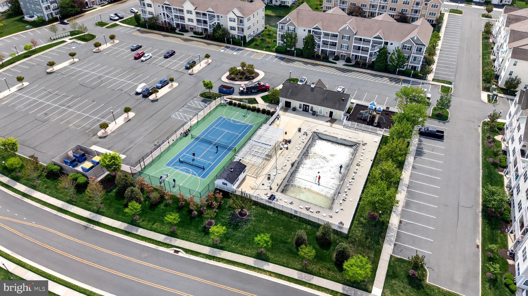 GRANDE AT CANAL POINTE - Residential