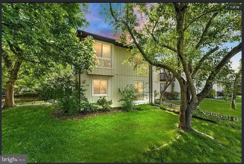 28 Howard Pl sterlin Howard Place, Sterling, VA 20164 - #: VALO2129058