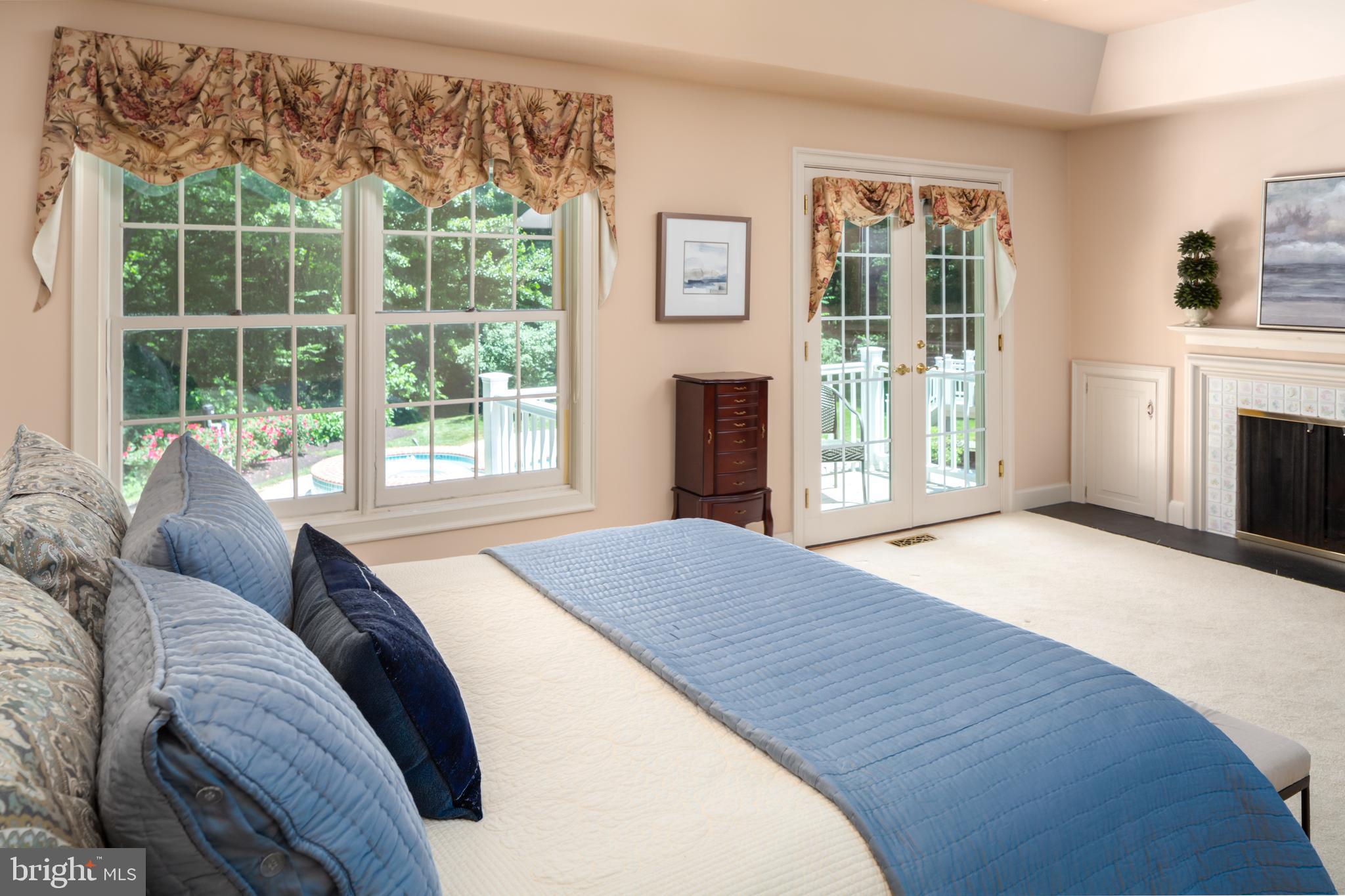 RADNOR HUNT - Residential