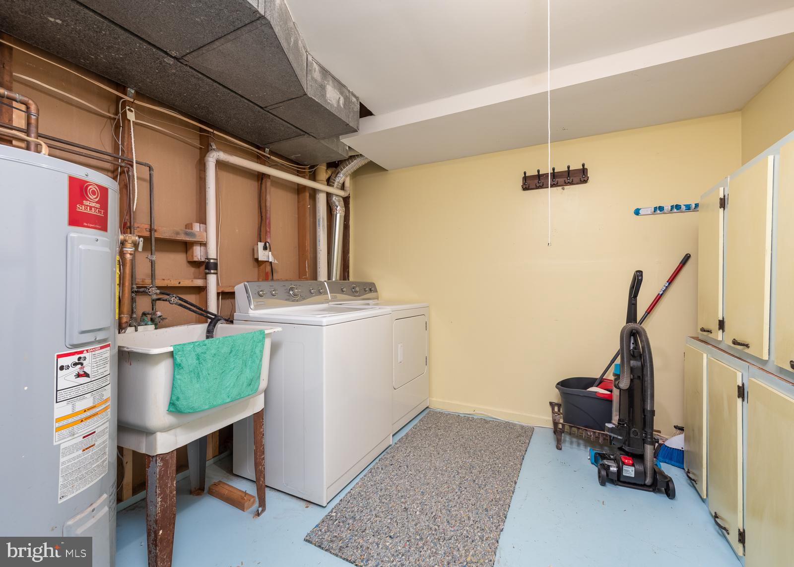 HICKORY HOLLOW - Residential Lease