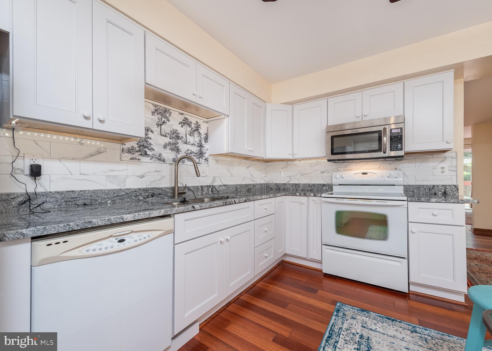 HICKORY HOLLOW - Residential Lease