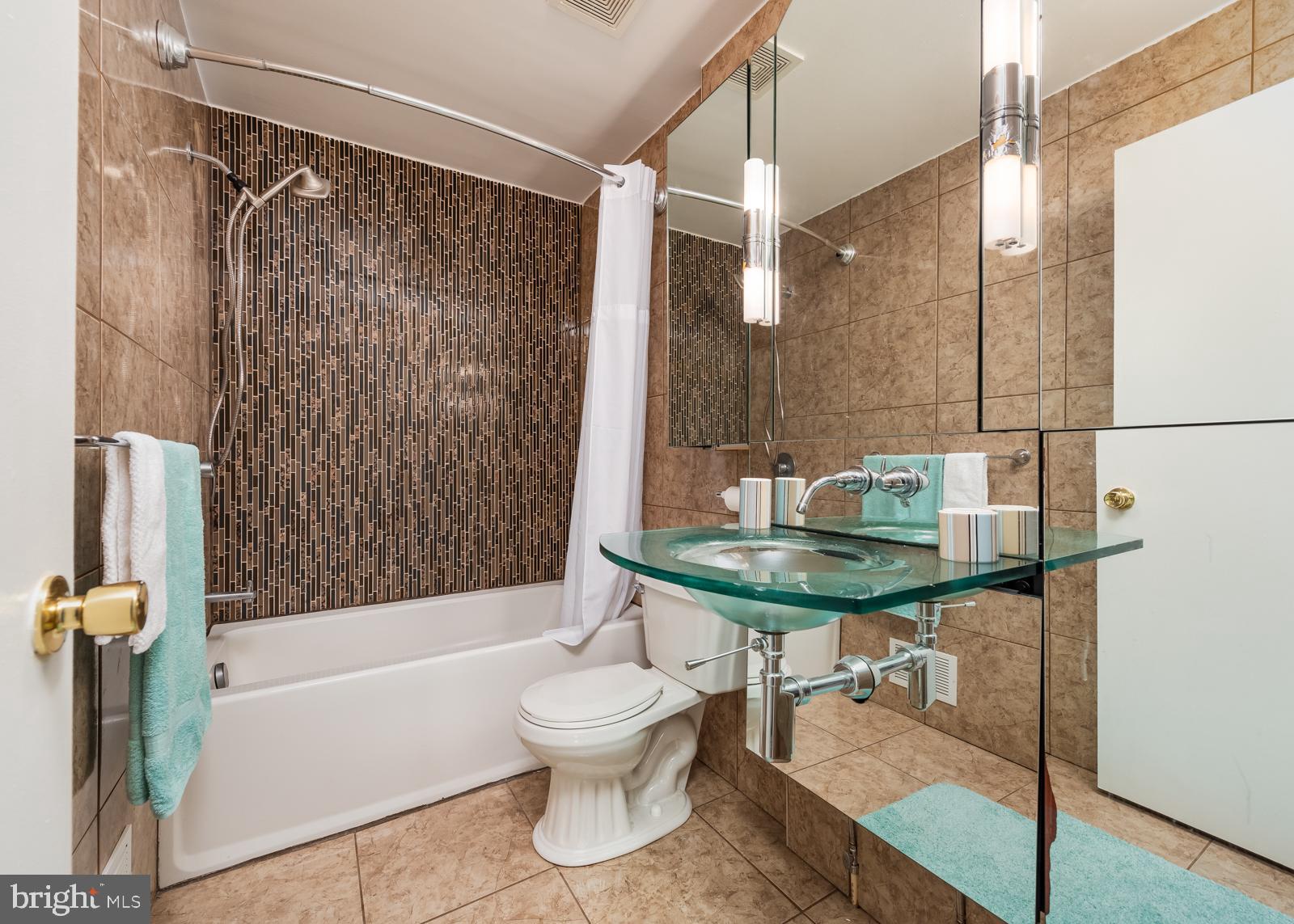 HICKORY HOLLOW - Residential Lease