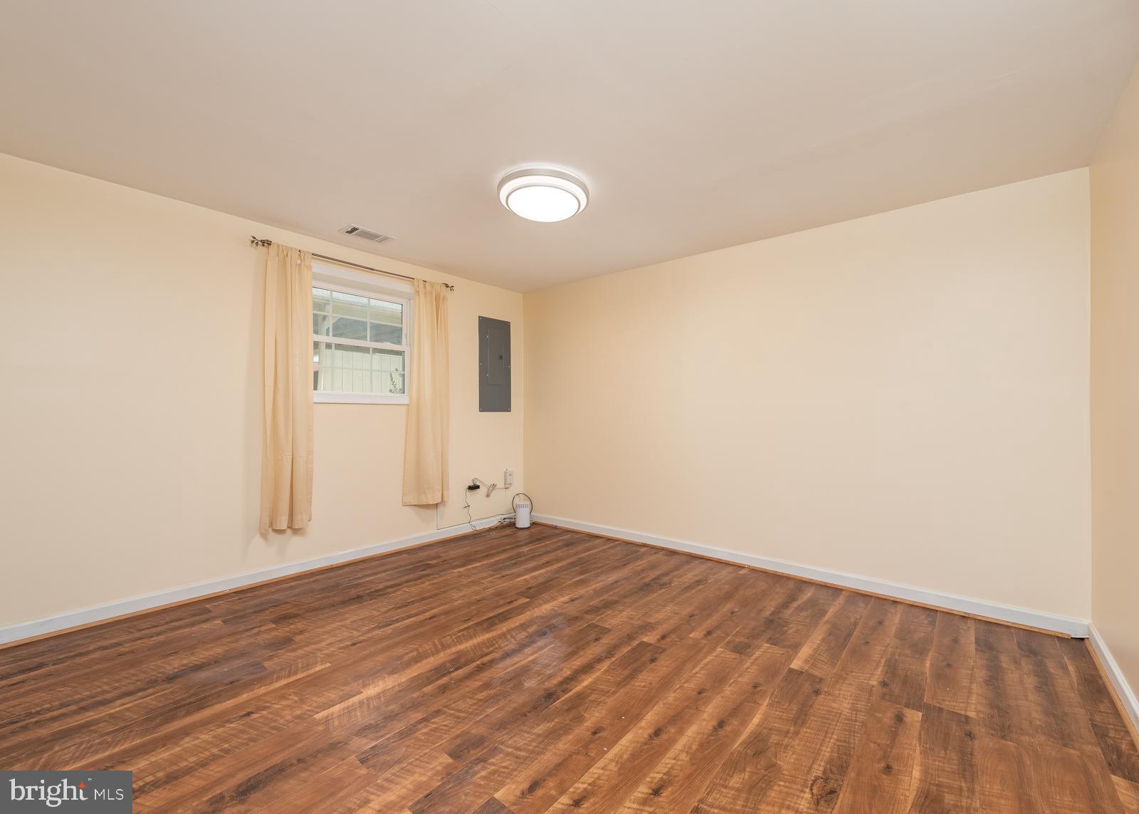 HICKORY HOLLOW - Residential Lease