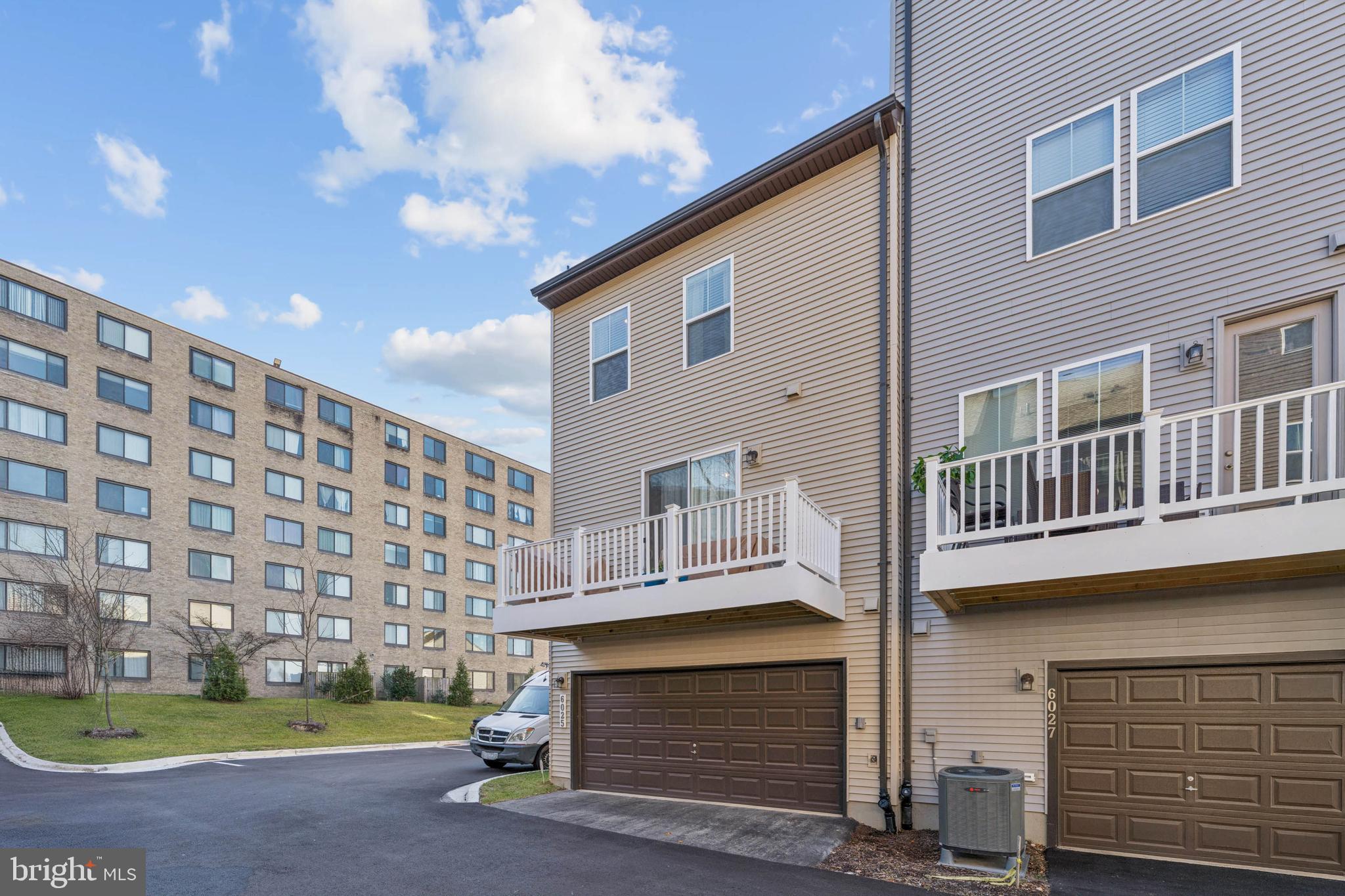 GATEWAY WEST - Residential