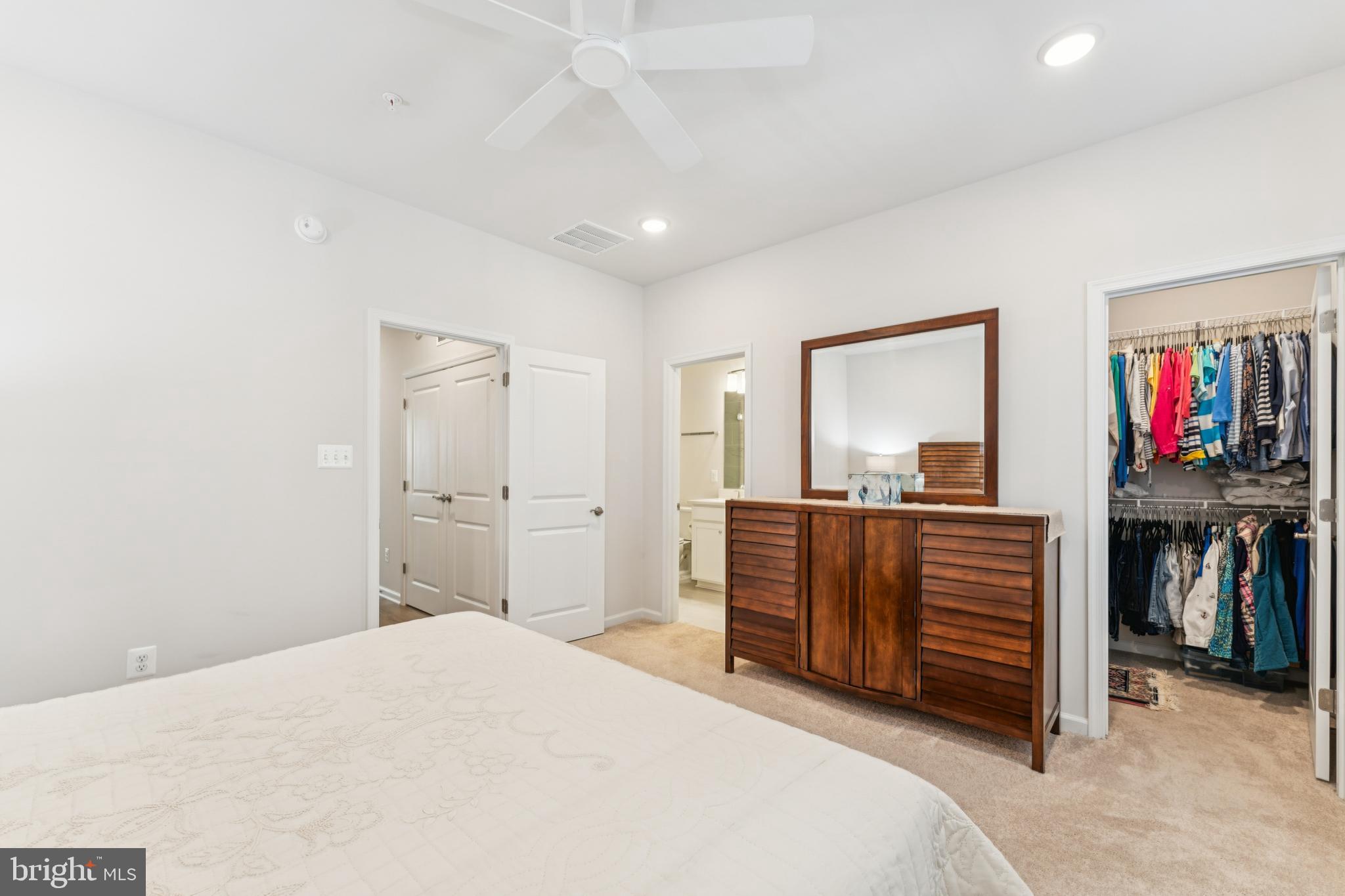 GATEWAY WEST - Residential