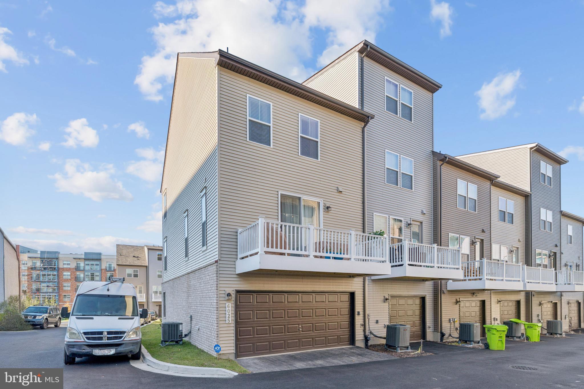 GATEWAY WEST - Residential