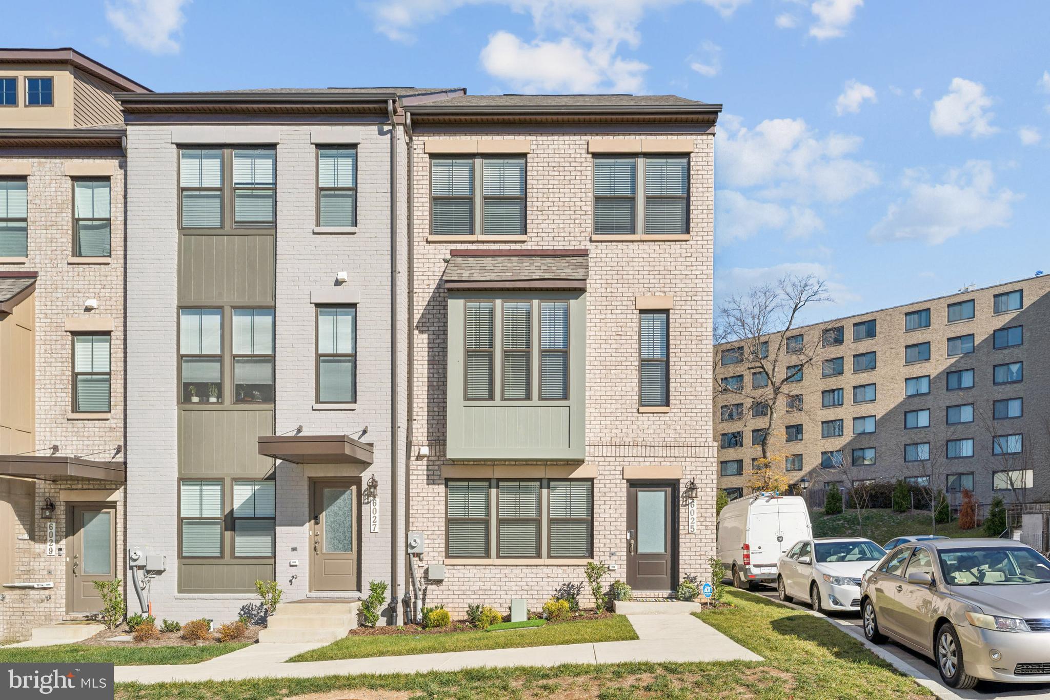 GATEWAY WEST - Residential