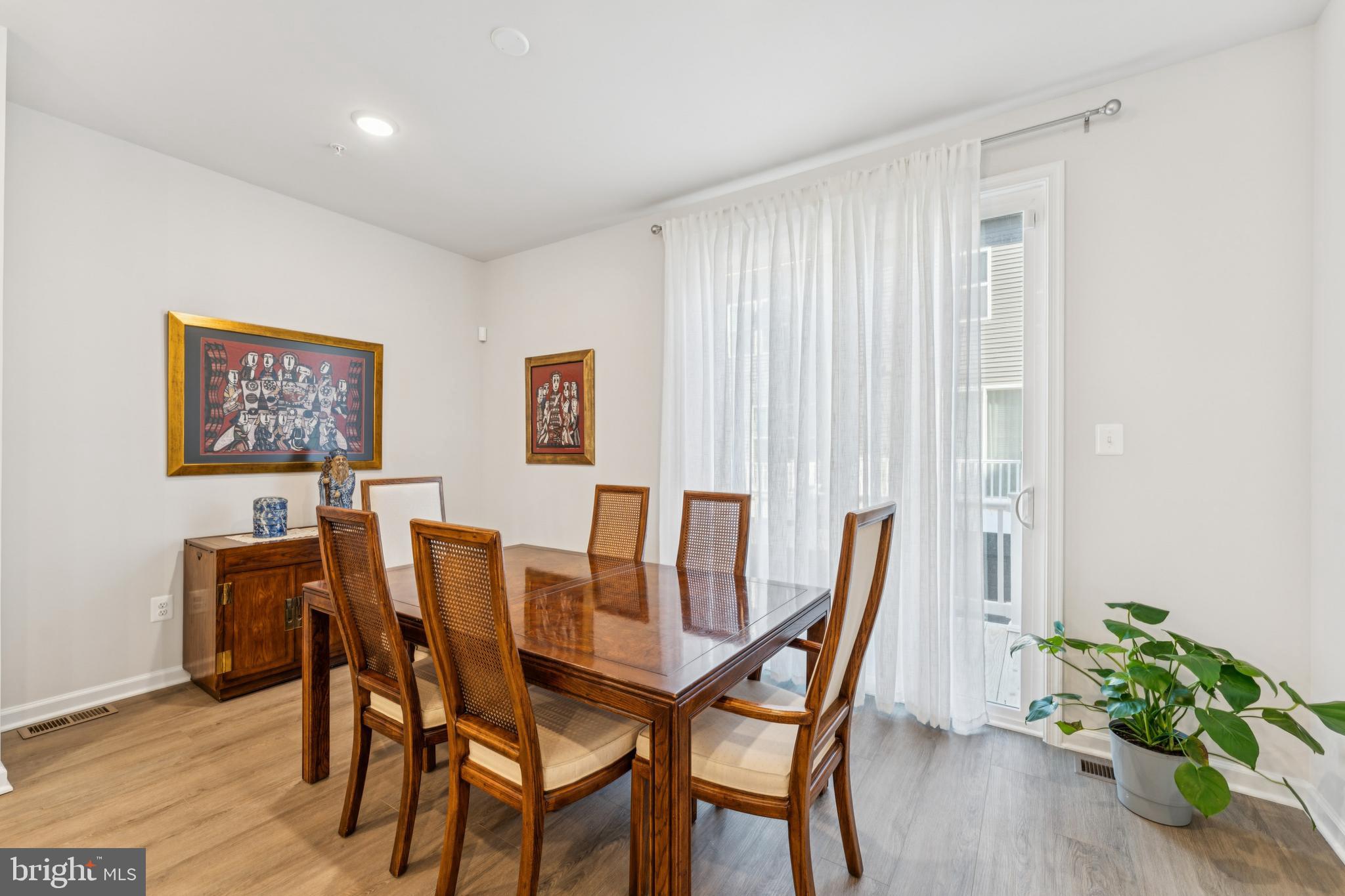 GATEWAY WEST - Residential