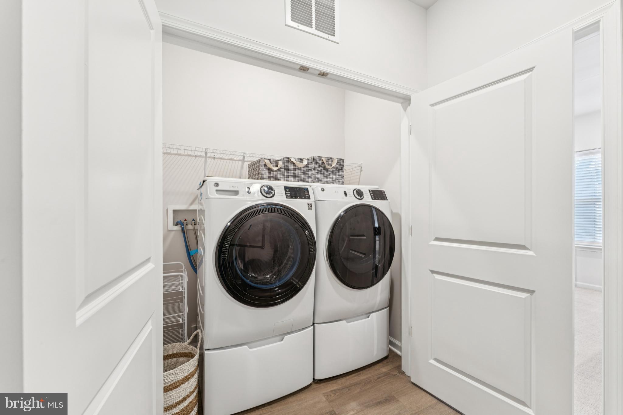 GATEWAY WEST - Residential