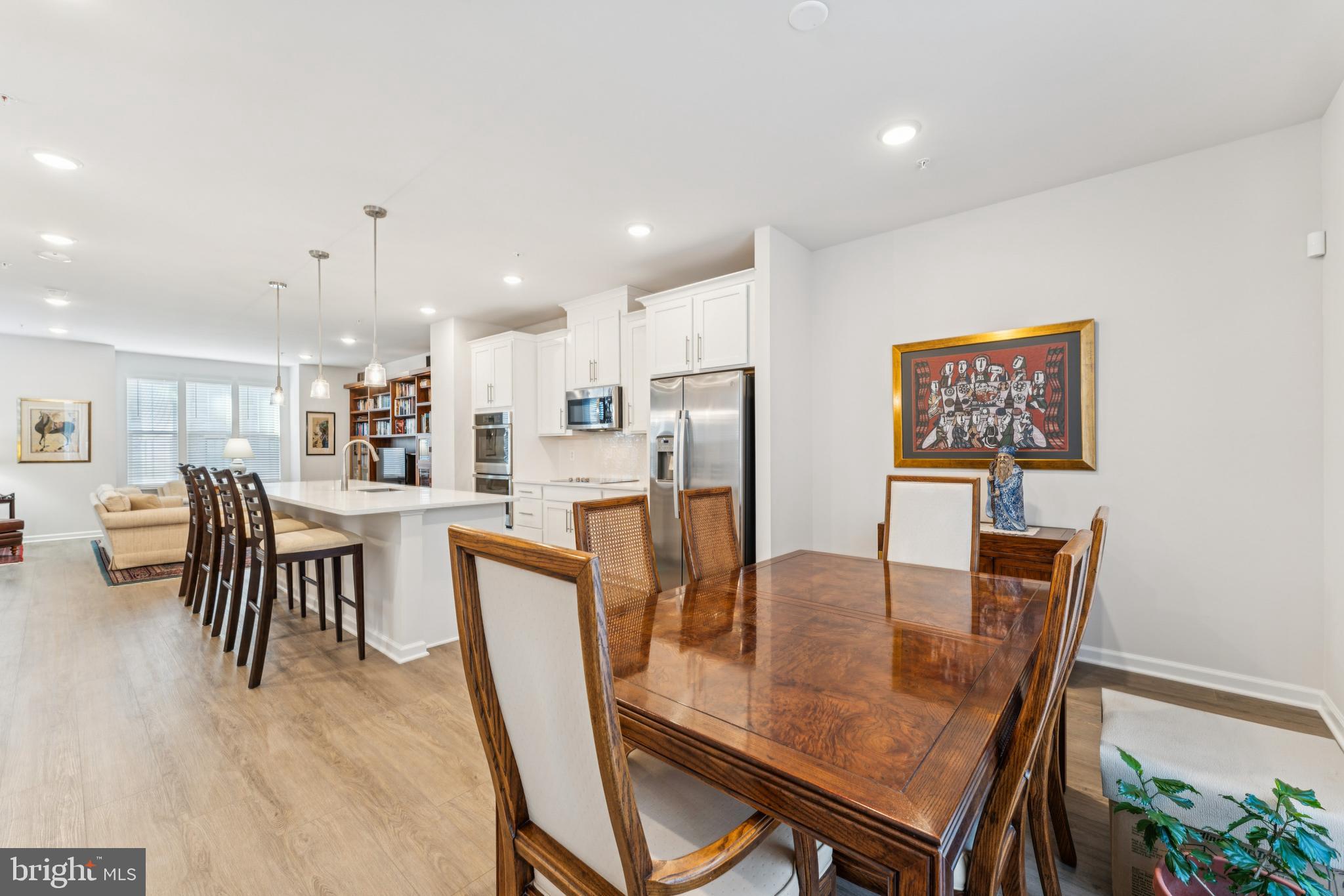 GATEWAY WEST - Residential